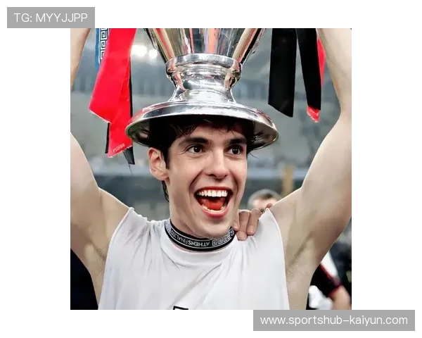 三位足球巨星高清头像集锦展现球场风采与个人魅力