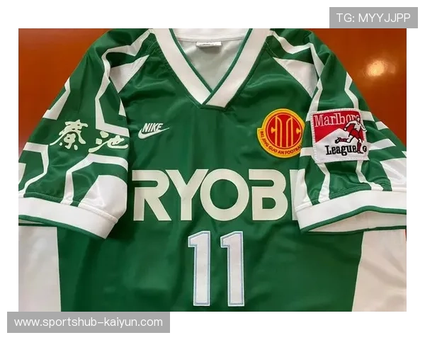 巴西足球传奇8号球衣背后的故事与精神象征