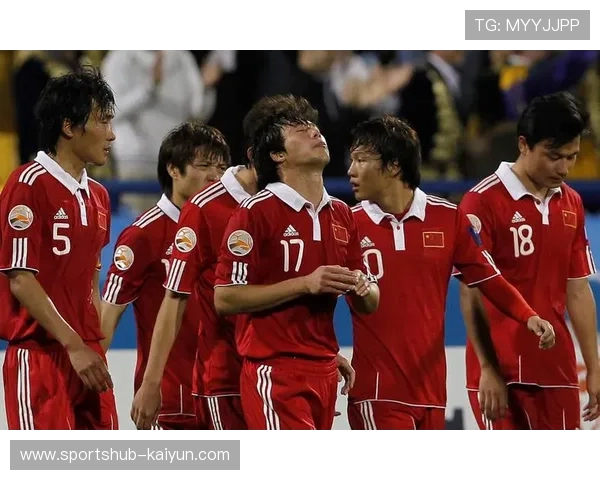 白毛球星的足球之路：从草根到巅峰，背后的奋斗与荣耀